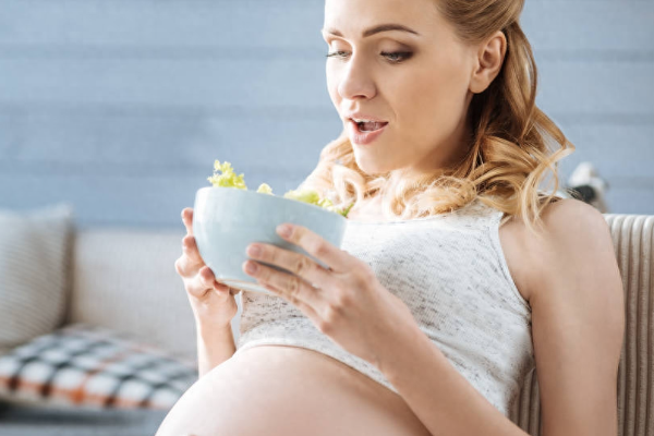  怀孕早期食欲不振的原因是什么?