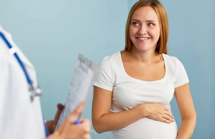  做什么检查能看是否怀孕？刚怀孕了会有什么反应？