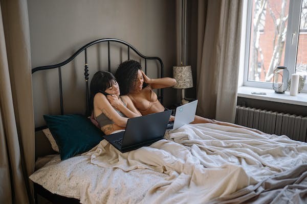  女性怀孕后看男孩和女孩怎么做